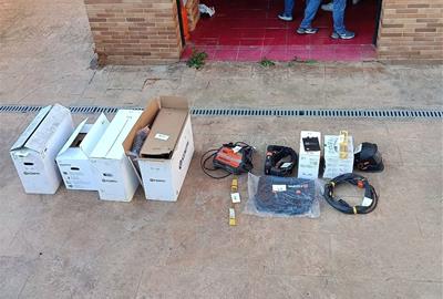 Detinguts dos homes a Cubelles i Olivella per sostreure maquinària i un camió a Barcelona. Mossos d'Esquadra